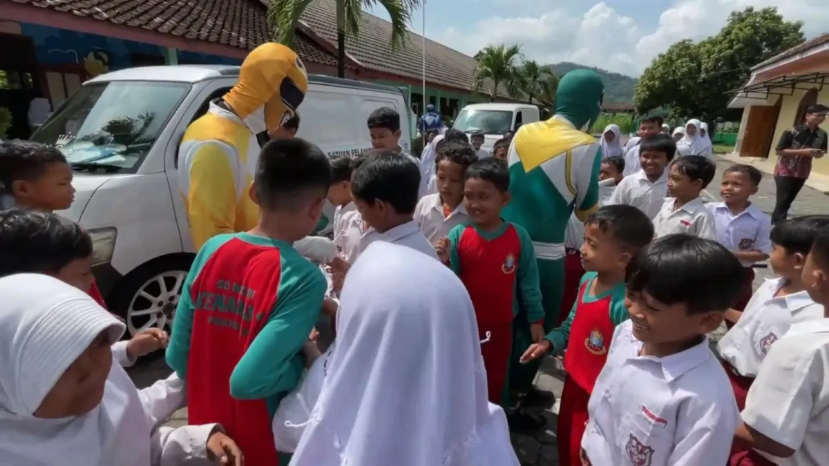 Power Rangers Antar MBG di Sleman, Cara Unik Bikin Anak-Anak Semangat Makan