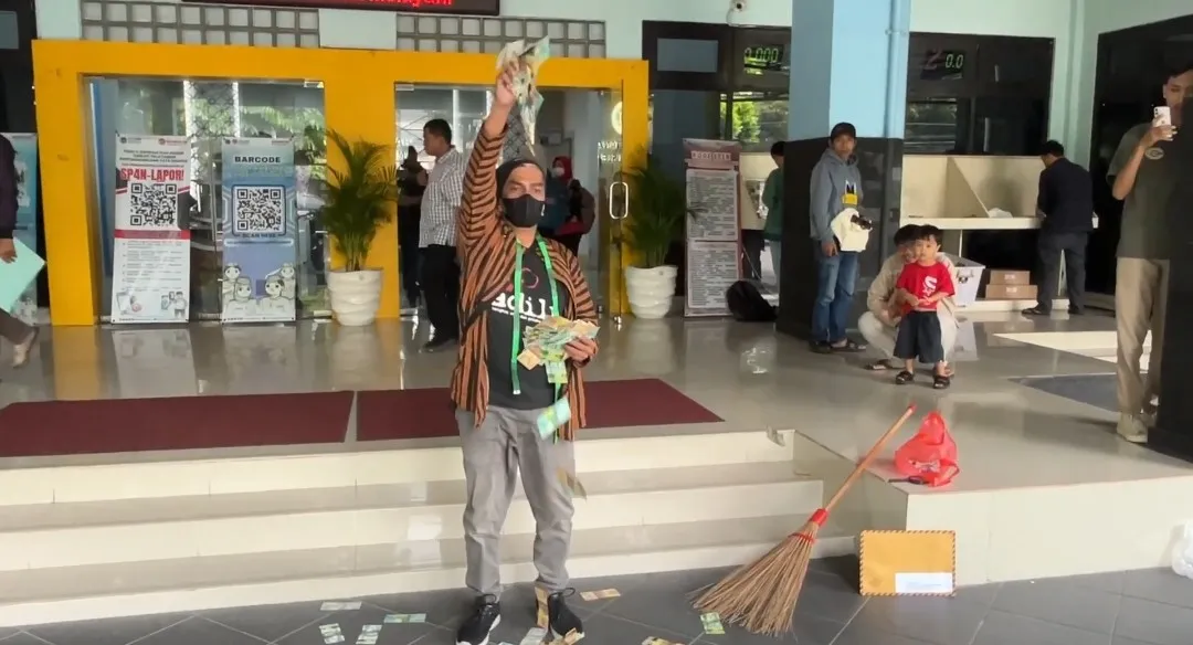 Aksi Teatrikal JCW di Depan ATR/BPN Sleman, Soroti Keluhan Pelayanan Pertanahan yang Dinilai Lamban
