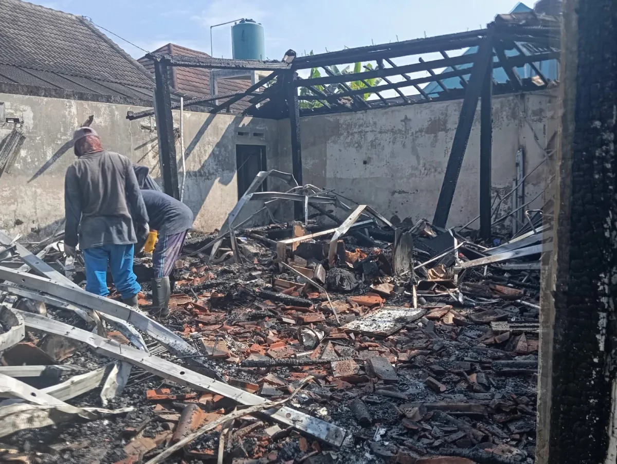 Rumah Kontrakan di Ngemplak Sleman Terbakar Saat Ditinggal Pemilik, Kerugian Capai Rp300 Juta